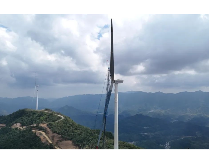 瑞昌风电项目风机吊装成功