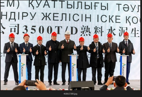 Key attendees at the Korcem plant opening ceremony, alo<i></i>ngside other dignitaries. From left to right: Mr. Zhang Zengtao, CEO of ICG (third); Mr. Nurzhan Shakirov, Kazakhstan Partner of ICG (fourth); Mr. Yerbol Karashukeyev, Governor of Jambyl Region (center); and Mr. Chng Beng Hua, Executive Director of ICG (second from right).