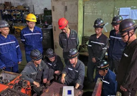 华荣能源公司绿水洞煤矿：巧用“四则运算”降低吨煤成本