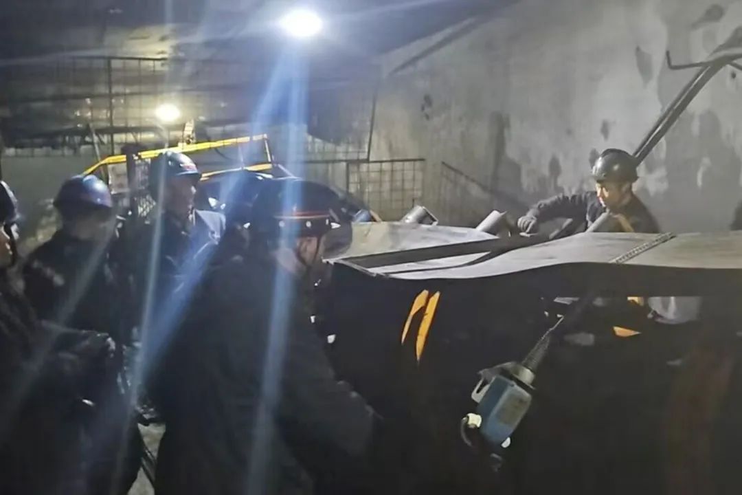 2、更换皮带报道 (2).jpg