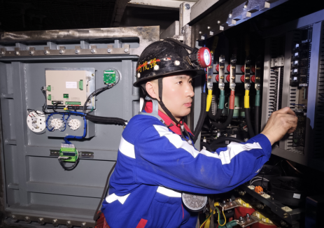 陕煤集团<em>柠条塔矿业</em>算好“设备”账，高效稳产全都有