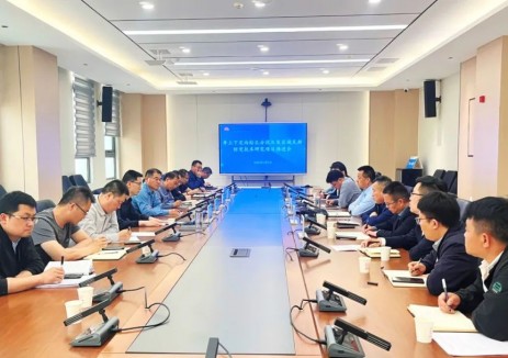 陕煤集团韩城矿业公司到下峪口矿调研“井上下定向钻孔分段压裂区域瓦斯防突技术研究”项目