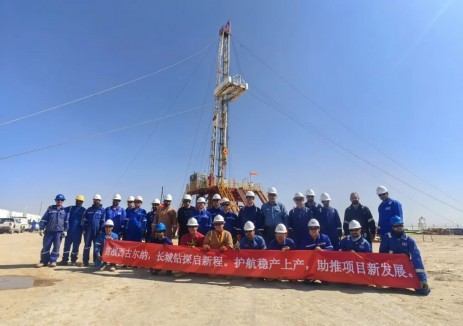 中国石油长城钻探公司修井队首次进入伊拉克西古尔纳-1油田
