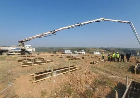 铜川矿业公司90兆瓦光伏项目东区场域建设启动实施