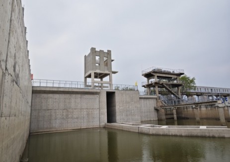 辽河干流防洪提升工程土建施工十一标穿堤建筑物及鱼道工程水工结构全部完成