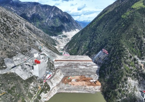 世界第一高坝双江口水电站完成首次蓄水