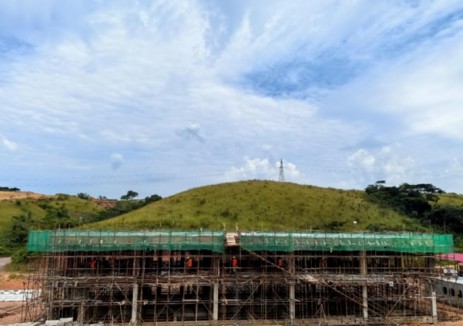 安哥拉Tetelo铜矿项目选矿厂办公楼顺利封顶