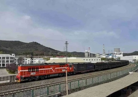 陕<em>煤运</em>销集团黄陵分公司集装箱煤炭发运突破200万吨