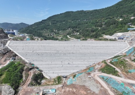重庆云阳抽蓄下水库大坝提前两个月封顶