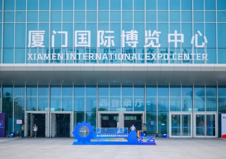 金龙氢能重卡闪耀工博会，彰显硬核实力