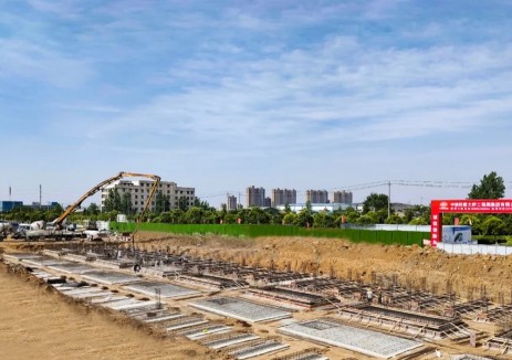 鹏辉力赫泌阳储能项目顺利浇筑首方混凝土