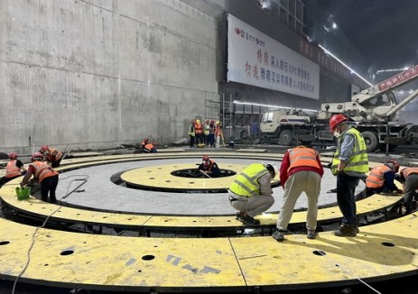 卡拉水电站机电安装工程定转子基础板高标准通过联