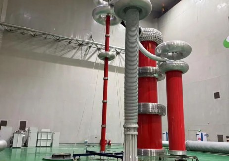 国内首台高海拔 ±400kV、±200kV 换流变阀侧套管