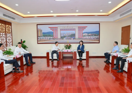 广西防城港市委书记黄江会见明阳集团党委书记、董事长张传卫