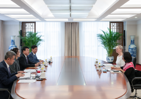 吕军与世界能源理事会秘书长兼首席执行官安吉拉•威尔金森会谈