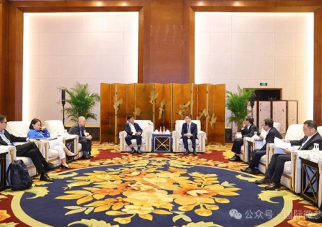 陈观福与沙捞越能源公司首席执行官沙比尼·苏海利