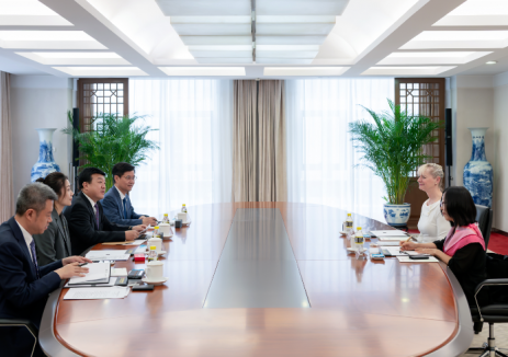 吕军与世界能源理事会秘书长兼首席执行官安吉