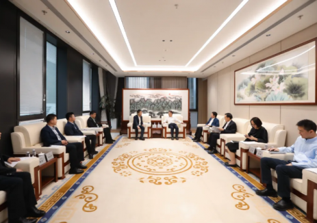 罗必雄与广州发展集团党委书记、董事长蔡瑞雄会谈