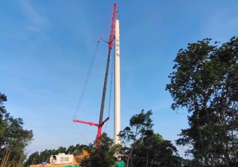 中广核良庆南晓100兆瓦风电项目塔筒顺利吊装完成
