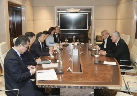 宋海良与马中商务理事会主席卢成全会谈