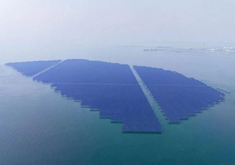 中国电建西北院承建的全国首个桩基固定式海上光伏项目全容量并网发电