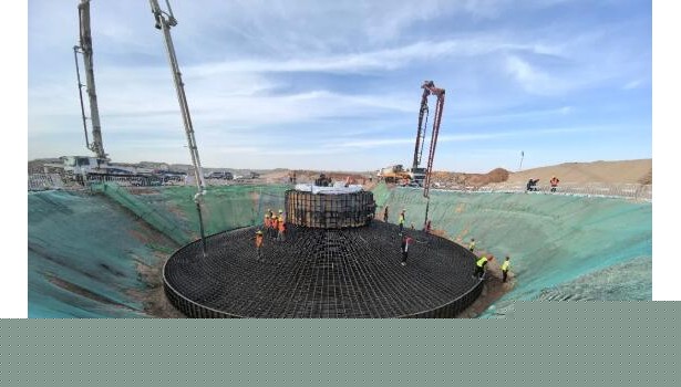 宁夏电投中卫迎水桥风光同场项目首台风机基础浇筑成功