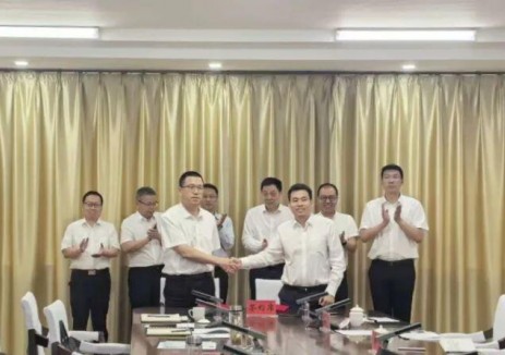 中国能建万明忠与和田地区行署座谈并见证战略签约