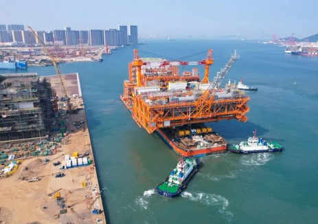 我国渤海最大海上油气平台完工起运