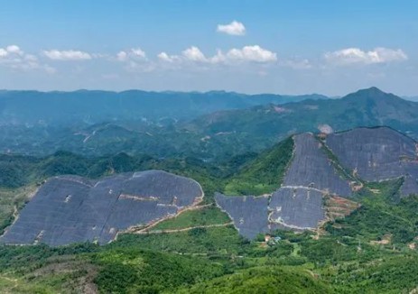 国内规模最大山地柔性支架光伏项目，投产！