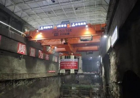 河北尚义抽水蓄能电站首台机组定子吊装完成