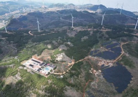 中国能建中电新能源公司承建的华宁县大地50MW农光互补光伏项目实现全容量并网
