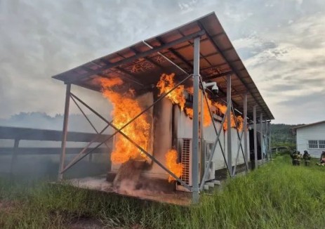 突发！又一储能系统发生火灾，近11小时后扑灭