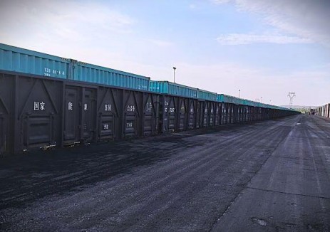 国家能源集团首列长运距矿石集装箱班列开行