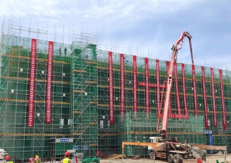 甘肃张掖抽水蓄能电站建设管理营地首栋建筑物顺利