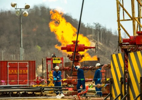 延長石油蟠龍采氣廠：紅色<em>引擎</em>驅(qū)動能源攻堅