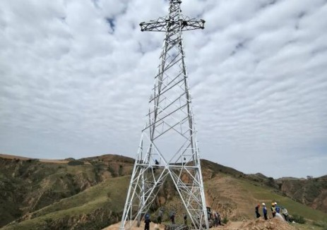 国能子洲5万千瓦风电项目送出线路第一基铁塔成功组立