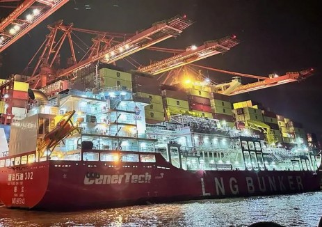 “海洋石油302”LNG加注量突破10万立方米