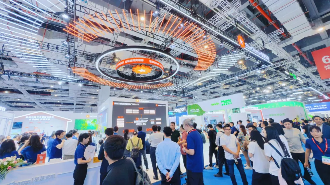 星星充电SNEC 2025重磅发布2.5MW/5MWh组串式储能