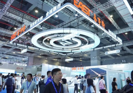 SNEC 2025闪耀启幕！易事特“风光储充钠全域矩阵+