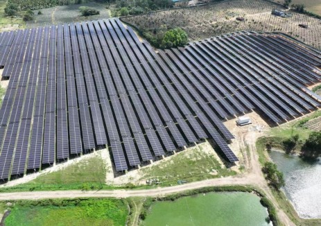 中国能建山西电建承建的海南新华万宁100兆瓦农光互补发电工程项目全容量并