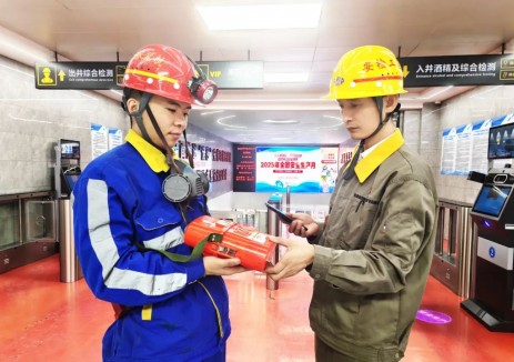 陜煤集團檸條塔礦業(yè)給自救器裝上智慧“芯”
