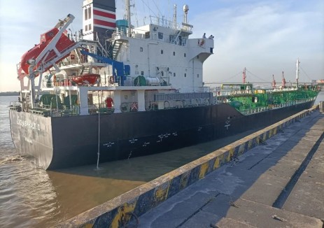 中国石化炼油销售公司首次进口新加坡沥青