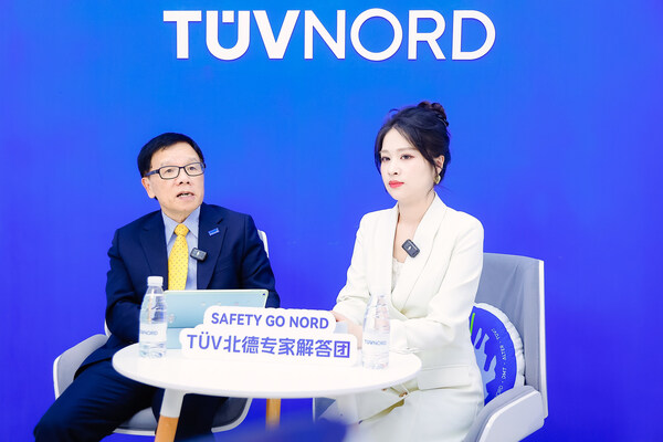 叶政治发表《谈光伏行业可持续发展价值链的面面观》主题演讲