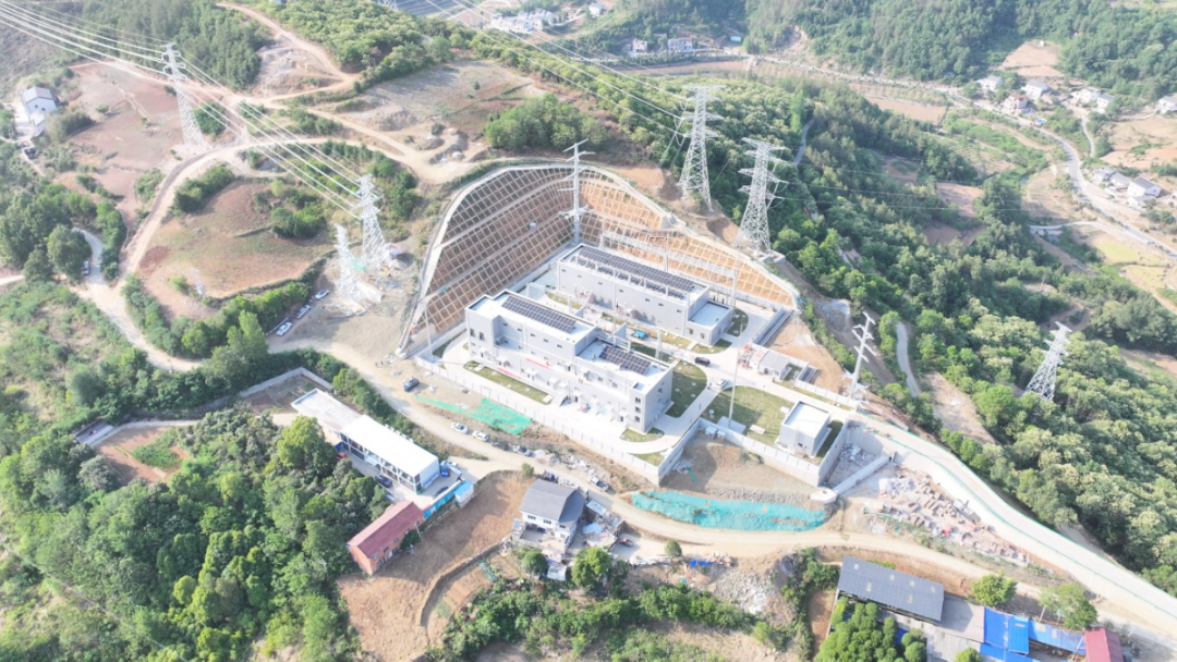 大堰220千伏变电站鸟瞰图。拍摄者：熊思静.jpg