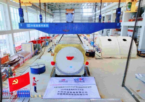 中国能建建筑集团承建的湖南株洲百万电厂定子吊装