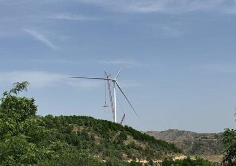 甘肃华池县第一风电场10万千瓦风力发电工程首台