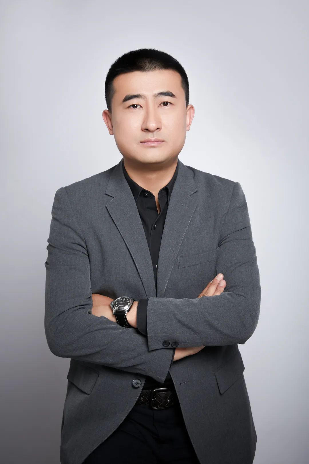 海康机器人 “眼脚手” 协同技术矩阵：赋能光伏智能制造的创新实践与未来布局