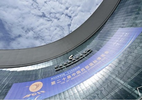 永泰数能携320kW重卡充电桩闪耀西博会！进军西南
