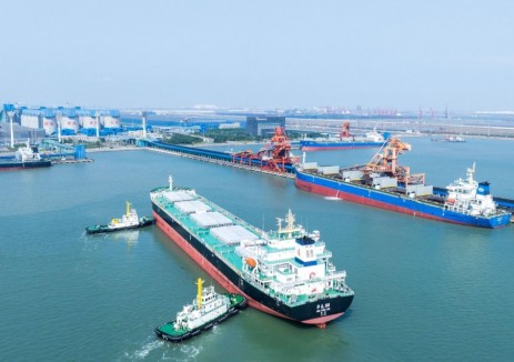全国最大煤炭下水港煤炭进出港量破亿吨