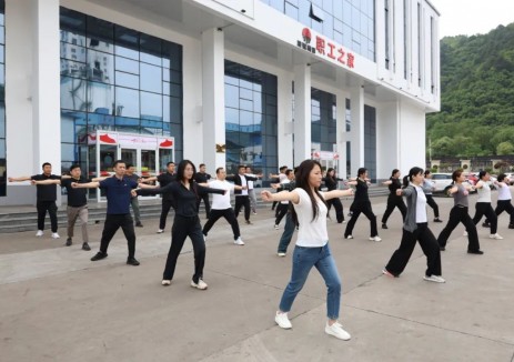 陜煤集團黃陵礦業(yè)二號煤礦：讓每名職工“輕裝上陣”